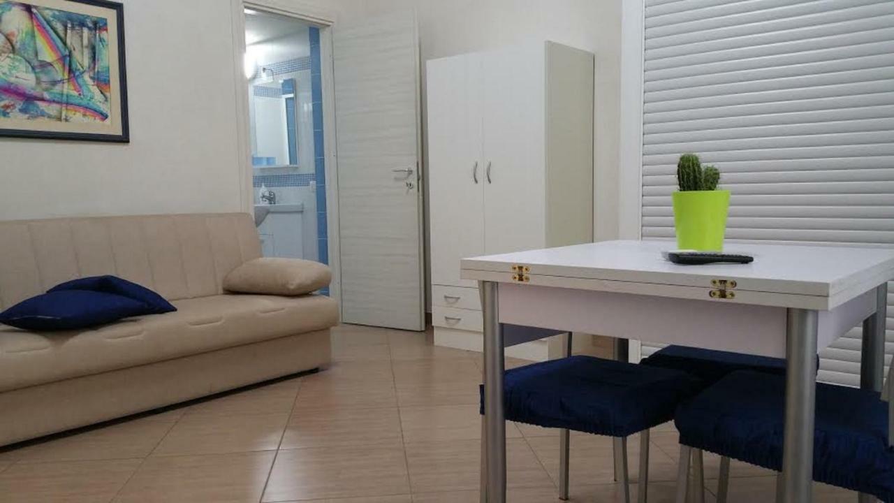 Casa Vacanze Del Golfo 카스텔라마레델골포 외부 사진