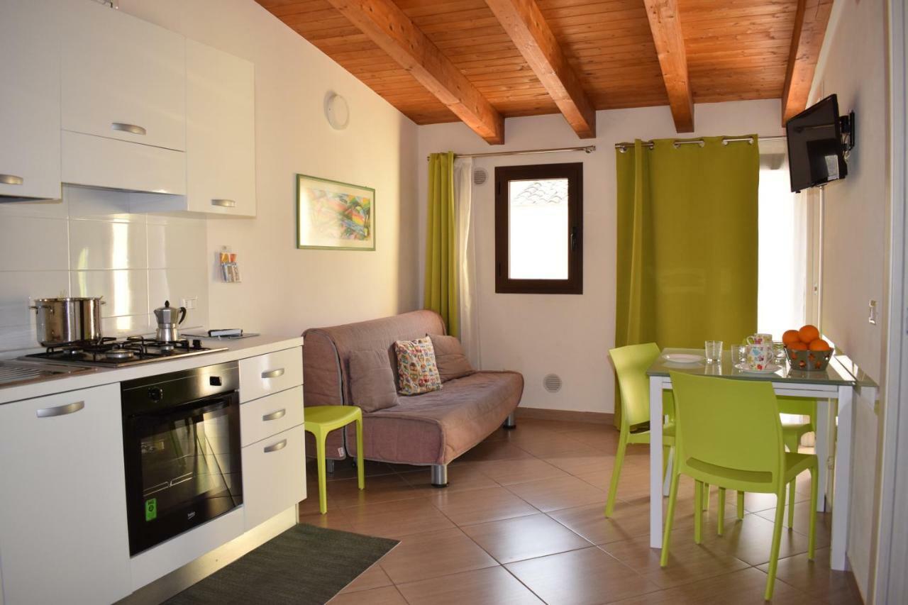 Casa Vacanze Del Golfo 카스텔라마레델골포 외부 사진